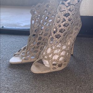 Beautiful tan pumps from FRH